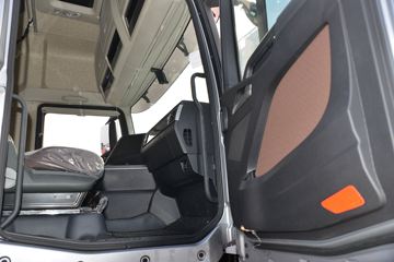 һ����� J7�ؿ� 560���� 6X4 AMT�Զ���ǣ����(����)(CA4250P77K25T1E6)ͼƬ