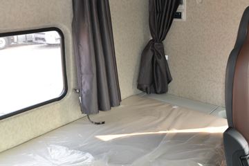 һ����� J7�ؿ� 560���� 6X4 AMT�Զ���ǣ����(����)(CA4250P77K25T1E6)ͼƬ