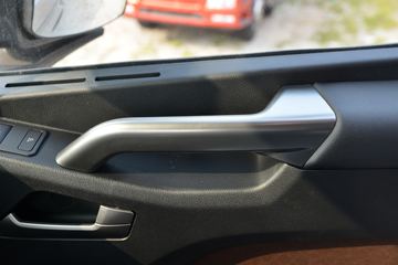 һ����� J7�ؿ� 560���� 6X4 AMT�Զ���ǣ����(����)(CA4250P77K25T1E6)ͼƬ