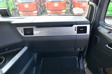 һ����� J7�ؿ� 560���� 6X4 AMT�Զ���ǣ����(����)(CA4250P77K25T1E6)ͼƬ