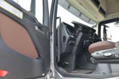 一汽解放 J7重卡 560马力 6X4 牵引车(国六)(CA4250P77K25T1E6)