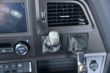 һ����� J7�ؿ� 560���� 6X4 AMT�Զ���ǣ����(����)(CA4250P77K25T1E6)ͼƬ