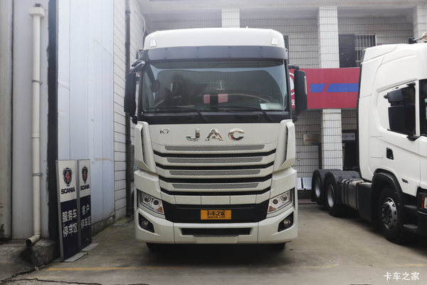 江淮 格尔发K7重卡 530马力 4X2 LNG自动档牵引车(康明斯)(HFC4182P1N8A52S)