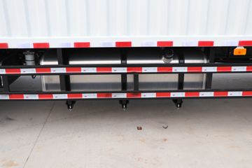 ���� �����A5L�п� 220���� 4X2 10����ʽ�ػ���ͼƬ