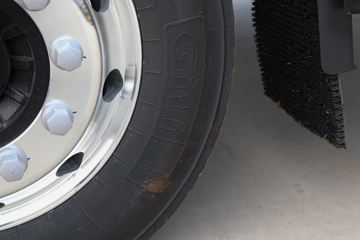 ���� �����A5L�п� 220���� 4X2 10����ʽ�ػ���ͼƬ