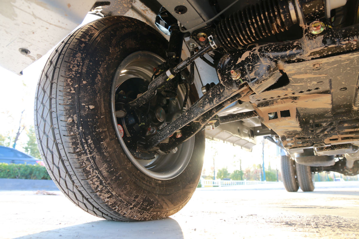 星卡L系载货车底盘图片