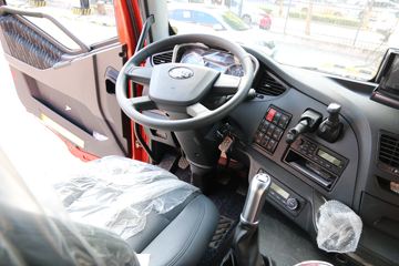 һ����� J6P�ؿ� �ʻݰ�2.0? �±����� 460���� 6X4ǣ����(CA4250P66K25T1E6)ͼƬ