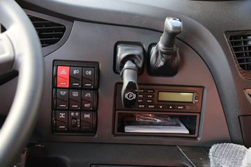 һ����� J6P�ؿ� �ʻݰ�2.0? �±����� 460���� 6X4ǣ����(CA4250P66K25T1E6)ͼƬ