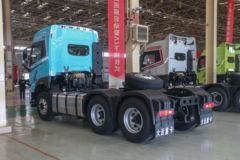 大运 V7重卡 460马力 6X4牵引车(国六)(松石蓝)(CGC4251D6ECBP)