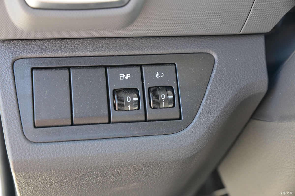 Ծ�� ��ԽC300 150���� 4.2�׵��������Ῠ(����)(SH1043ZFDDMZ)��ʻ��                                               