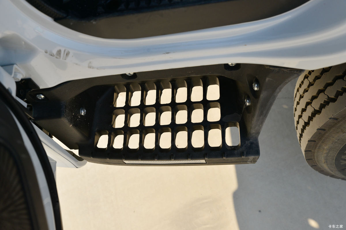 Ծ�� ��ԽC300 150���� 4.2�׵��������Ῠ(����)(SH1043ZFDDMZ)��ʻ��                                               