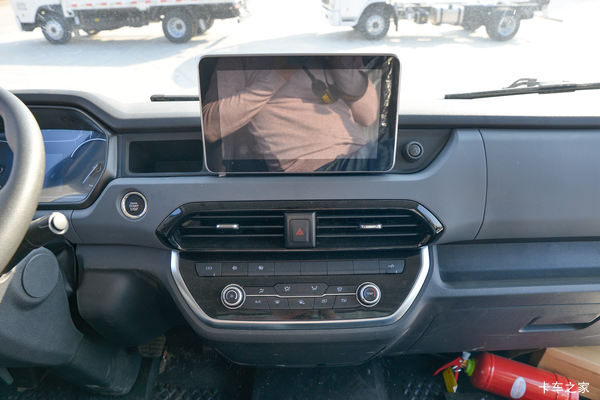 上汽轻卡无锡直营店 悦享价值 如7而至 三轮车置换大酬宾