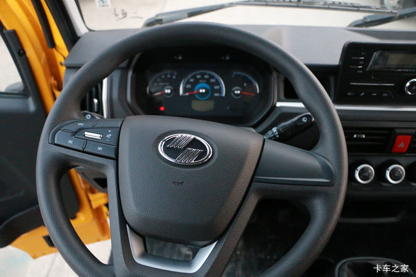 上汽跃进小福星汽油系列订车即送三次保养