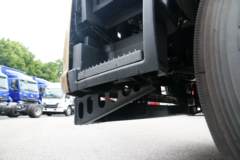 福田 奥铃大黄蜂 220马力 7.8米排半厢式载货车(后桥9T)(国六)(BJ5188XXYKPFN-AF1)