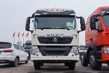 中国重汽 HOWO TX 330马力 6X2 9.6米AMT自动挡厢式载货车(国六)(ZZ5257XXYN56CGF1)