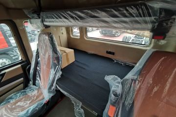 �й����� HOWO TX 290���� 6X2 9.52����������ʽ�ػ���(����)(ZZ5257XYKN56CGF1)ͼƬ