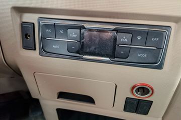 �й����� HOWO TX 290���� 6X2 9.52����������ʽ�ػ���(����)(ZZ5257XYKN56CGF1)ͼƬ