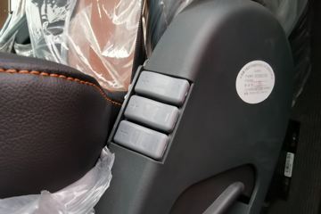 �й����� HOWO TX 290���� 6X2 9.52����������ʽ�ػ���(����)(ZZ5257XYKN56CGF1)ͼƬ