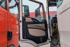 中国重汽 HOWO TX 290马力 6X2 9.52米翼开启厢式载货车(国六)(ZZ5257XYKN56CGF1)