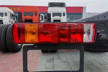�й����� HOWO TX 290���� 6X2 9.52����������ʽ�ػ���(����)(ZZ5257XYKN56CGF1)ͼƬ