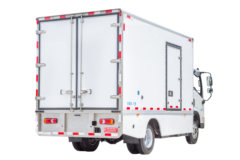 远程 E200 标配版 3.9米单排厢式纯电动冷藏车(DNC5042XLCBEVK3)96.7kWh