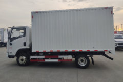 东风华神 T19 4.5T 4.13米单排纯电动厢式轻卡(EQ5040XXYLBEV2)106.95kWh