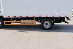 江铃 顺威窄体 143马力 4.21米单排厢式轻卡