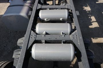 ���� ����˹Q9 195���� 4X2 6.8���Ű���������ʽ�ػ���(����)(HFC5181XYKB80K1E2S)ͼƬ