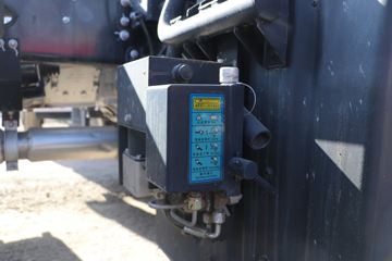 ���� ����˹Q9 195���� 4X2 6.8���Ű���������ʽ�ػ���(����)(HFC5181XYKB80K1E2S)ͼƬ