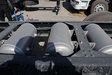 ���� ����˹Q9 195���� 4X2 6.8���Ű���������ʽ�ػ���(����)(HFC5181XYKB80K1E2S)ͼƬ