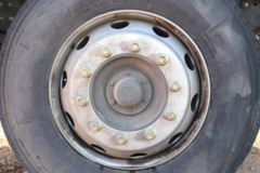 中国重汽 豪沃N5W中卡 顶配版 220马力 4X2 6.75米栏板载货车(国六)(ZZ1187K511JF1)