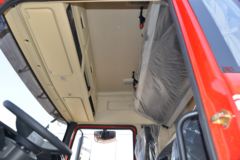 陕汽重卡 德龙L5000 绿通版 245马力 4X2 6.8米仓栅式载货车(国六)(SX5189CCYLA501F2)