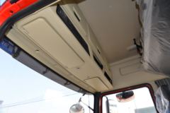 陕汽重卡 德龙L5000 绿通版 245马力 4X2 6.8米仓栅式载货车(国六)(SX5189CCYLA501F2)