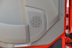 陕汽重卡 德龙L5000 绿通版 245马力 4X2 6.8米仓栅式载货车(国六)(SX5189CCYLA501F2)