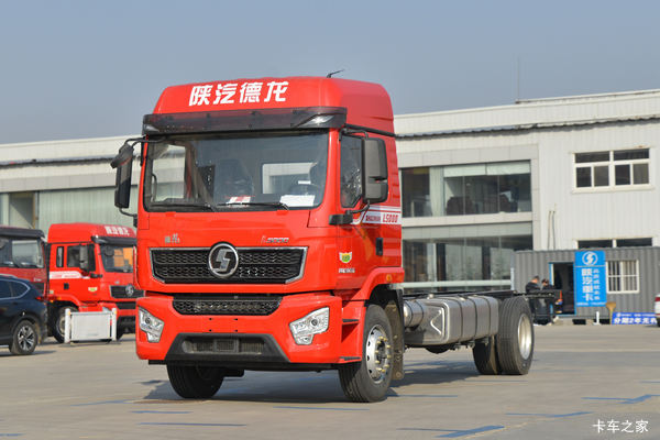 陕汽重卡 德龙L5000 绿通版 260马力 4X2 6.8米仓栅式载货车(国六)(SX5189CCYLA501F2)