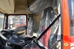 陕汽重卡 德龙L5000 绿通版 260马力 4X2 6.8米仓栅式载货车(国六)(SX5189CCYLA501F2)