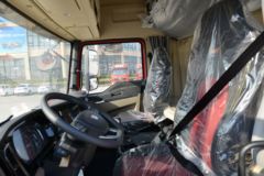 陕汽重卡 德龙L5000 绿通版 260马力 4X2 6.8米仓栅式载货车(国六)(SX5189CCYLA501F2)