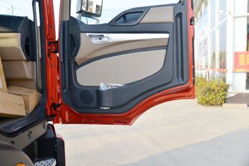 �й����� HOWO TX 245���� 4X2 6.8����ʽ�ػ���(����)(ZZ5187XXYK501GF1)ͼƬ