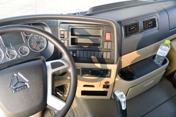 �й����� HOWO TX 245���� 4X2 6.8����ʽ�ػ���(����)(ZZ5187XXYK501GF1)ͼƬ