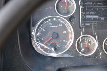 �й����� HOWO TX 245���� 4X2 6.8����ʽ�ػ���(����)(ZZ5187XXYK501GF1)ͼƬ