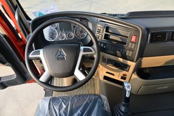 �й����� HOWO TX 245���� 4X2 6.8����ʽ�ػ���(����)(ZZ5187XXYK501GF1)ͼƬ