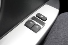 东风途逸 T5 2.3L 95马力 柴油 4X2 3.7米单排冷藏车(国六)(EQ5045XLC16DCAC)