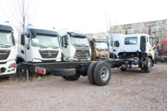 福田 奥铃大黄蜂 220马力 7.8米厢式载货车(国六)(BJ5186XXY-1A)