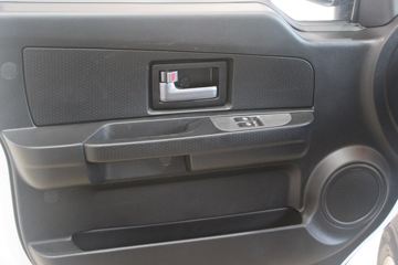 EC35&nbsp;电动封闭厢货驾驶室图片