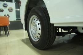 EC35&nbsp;电动封闭厢货底盘图片