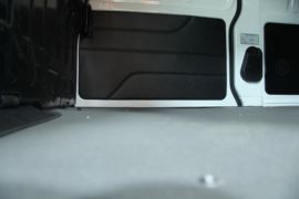 EC35&nbsp;电动封闭厢货货厢图片