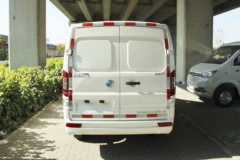 东风股份 御风EM26 3T 4.865米纯电动厢式运输车(续航220km)41.472kWh