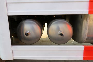 �ൺ��� ��V�ؿ� 2.0�� 350���� 8X4 6.5����ж��(CA3311P1K15L4T4E6A80)ͼƬ