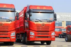 青岛解放 JH6重卡 领航版2.0 460马力 8X4 9.4米仓栅式载货车(国六)(CA5310CCYP25K15L7T4E6A80)