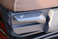 青岛解放 JH6重卡 领航版2.0 460马力 8X4 9.4米仓栅式载货车(国六)(CA5310CCYP25K15L7T4E6A80)